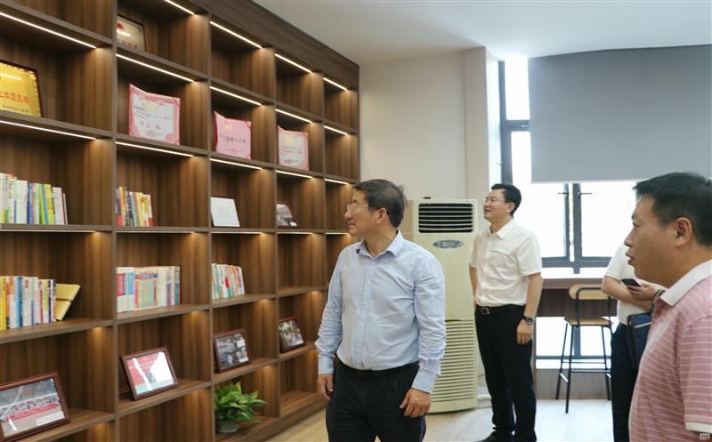省自然尊龙凯时投资集团党委委员、职工董事、工会主席杜春茂一行调研蜀通建设集团