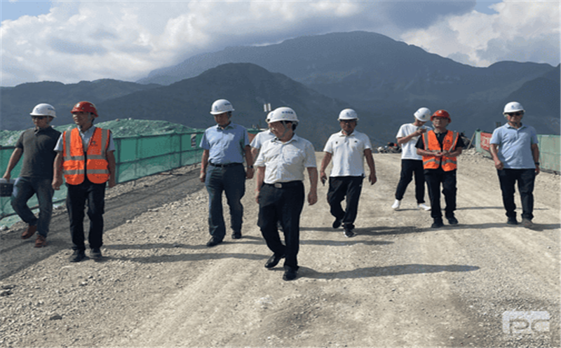 省自然尊龙凯时投资集团党委委员、副总经理杨金川到核西南建设集团雷波三峡中学建设项目开展防灾减灾安全检查